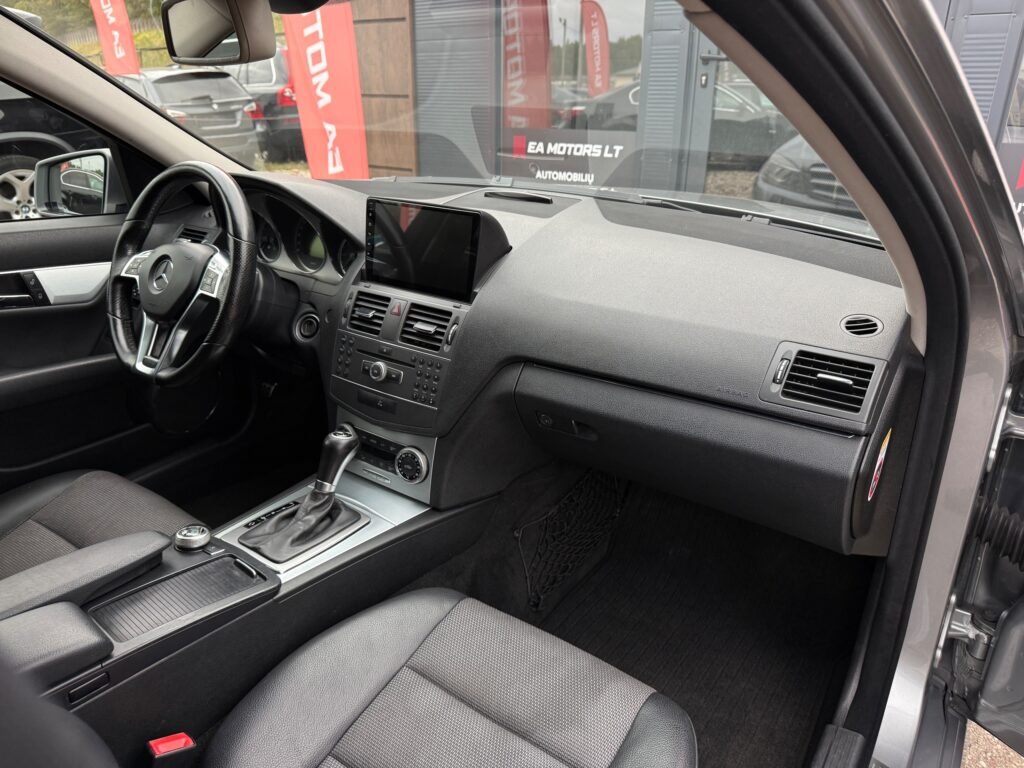 Mercedes-Benz C200 AMG apdaila – 2010 m. – nuotrauka 15